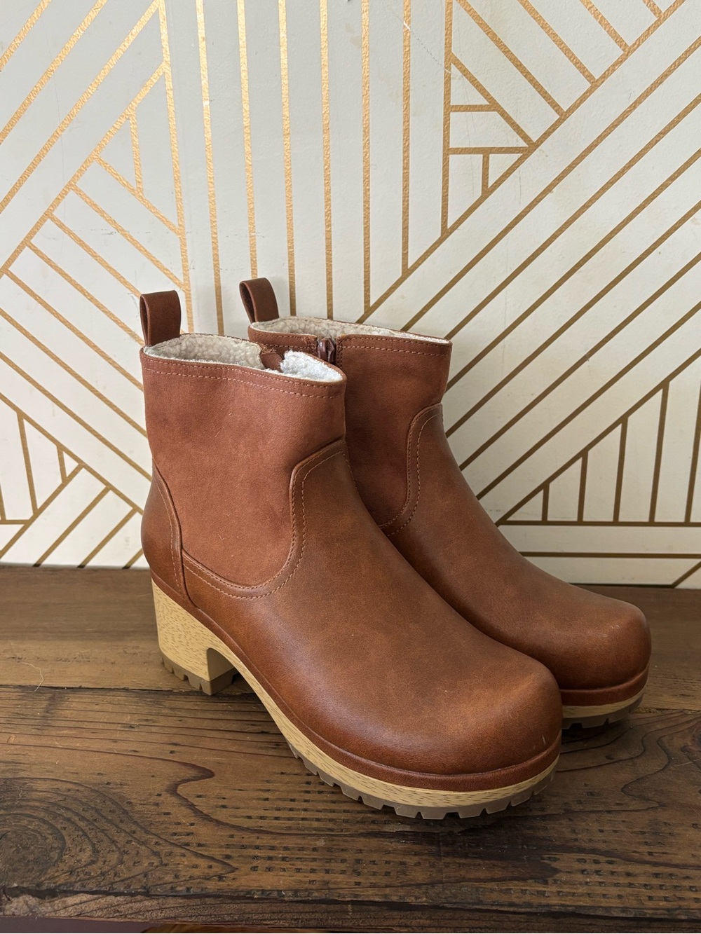 Universal Thread Tan Brown Leather Ankle Boots with Shearling Trim